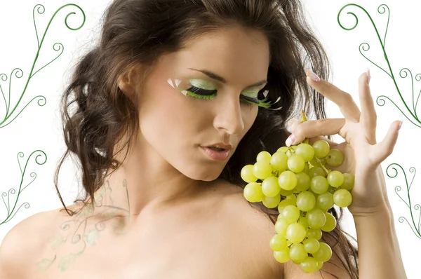 Ładny Brunette Wielką Eylashes Zielony Trochę Zielonych Winogron — Zdjęcie stockowe