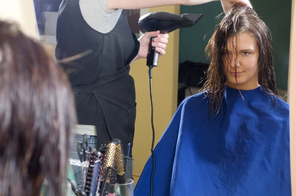 Saçları kurutmak — Stok fotoğraf