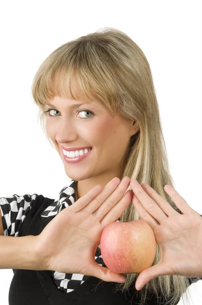 Ładny Blond Kobieta Uśmiechając Się Utrzymanie Czerwone Jabłko Między Jej — Zdjęcie stockowe