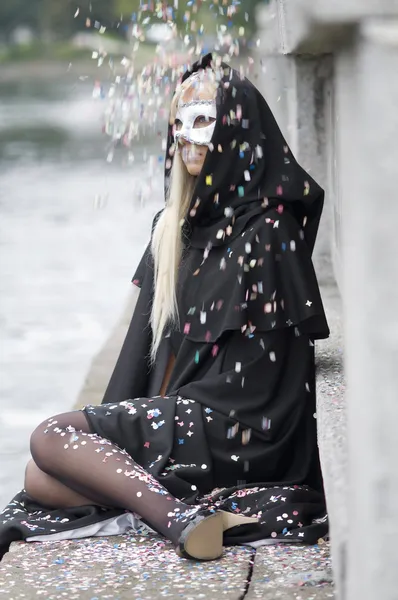 Gekleurde confetti regen — Stockfoto