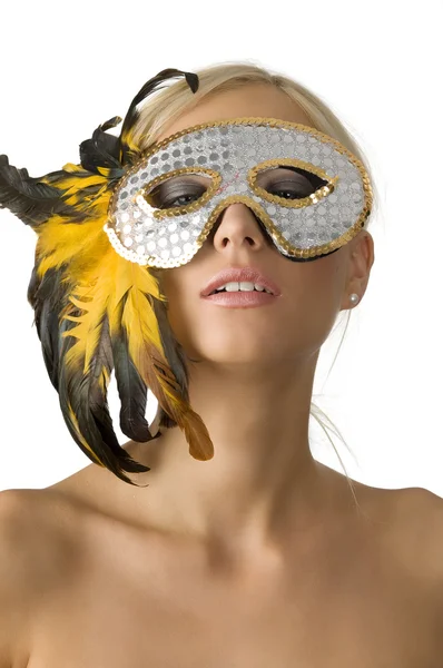 Menina Bonito Com Brilhante Máscara Prata Pena Amarela — Fotografia de Stock