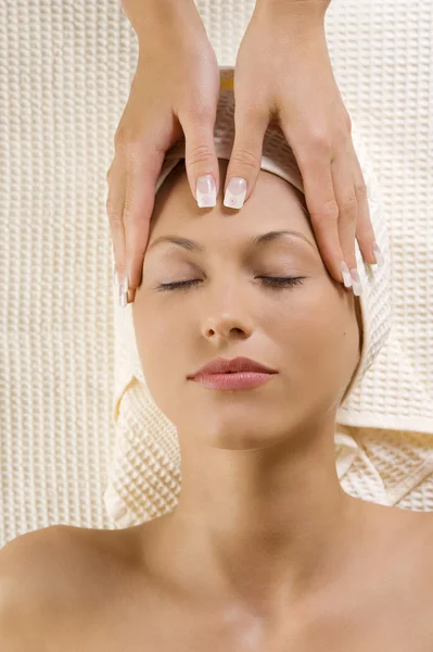 Hands massage on head — Stock Photo, Image