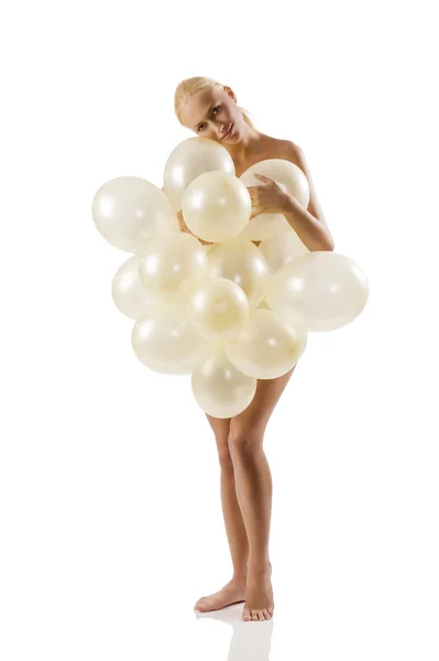 Krásná Blondýna Bílém Pozadí Pokrývající Její Nahé Tělo Bílými Balónky — Stock fotografie