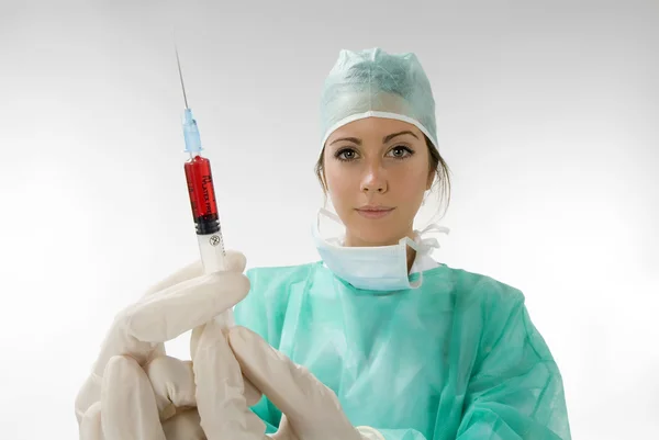 The doctor and the syringe — Stock Photo, Image