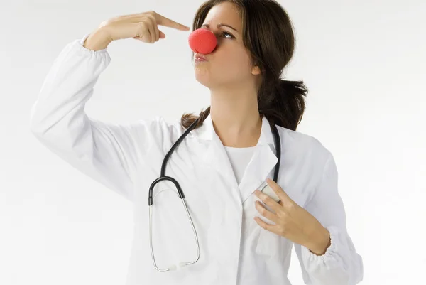 Jeune Femme Médecin Avec Nez Rouge Comme Clown — Photo