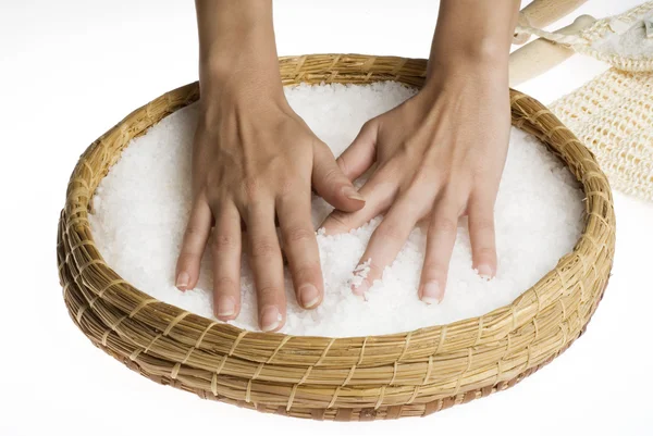 Χέρια Κάνοντας Την Περιποίηση Ομορφιάς Scrub Αλάτι — Φωτογραφία Αρχείου