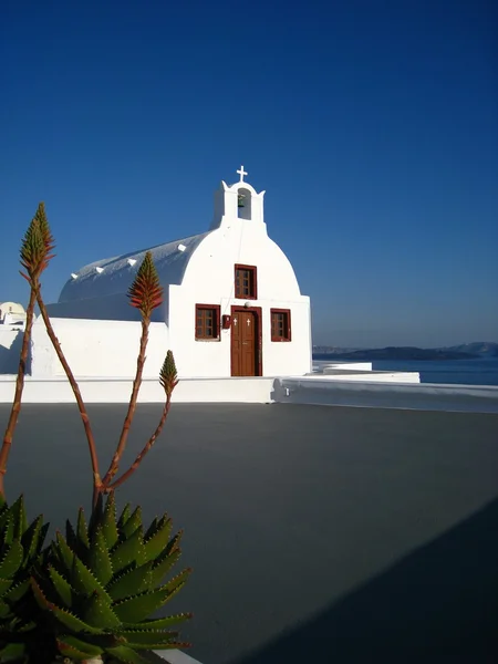 Beyaz Şapel karşı açık mavi gökyüzü