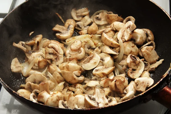 Cogumelos Fritos Óleo Uma Panela Ato Fritar — Fotografia de Stock
