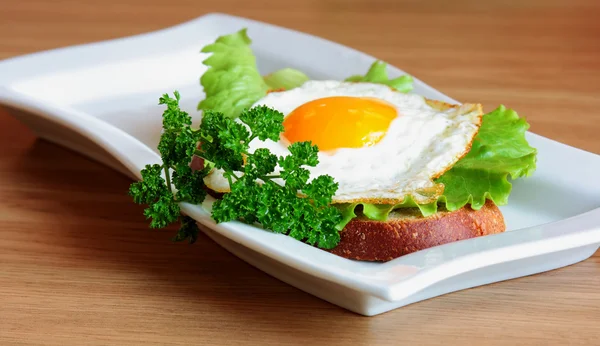 Sandwich Fried Egg White Plate Wooden Surface — Stock Photo, Image