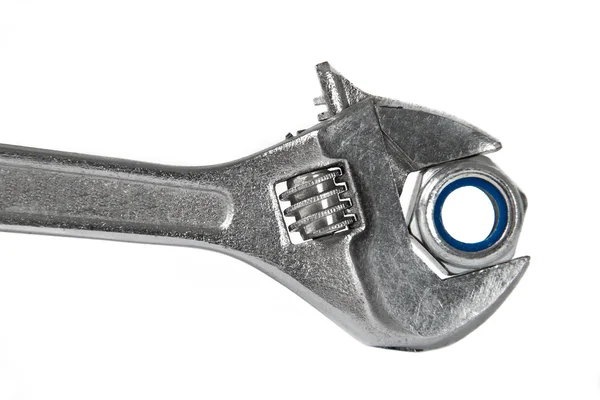 La imagen de una llave inglesa con una tuerca, aislada, sobre un fondo blanco —  Fotos de Stock