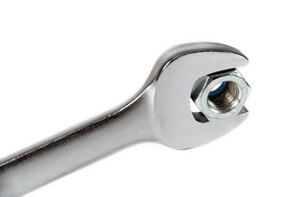 Η εικόνα ενός κλειδιού με ένα καρύδι, απομονωμένη, σε ένα λευκό αμουδερές — Stockfoto