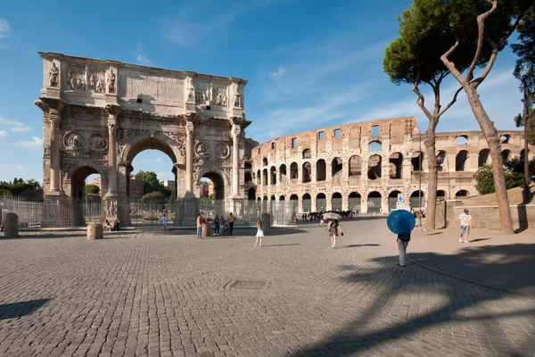 Arco de Constantino e Coliseu — Fotografia de Stock