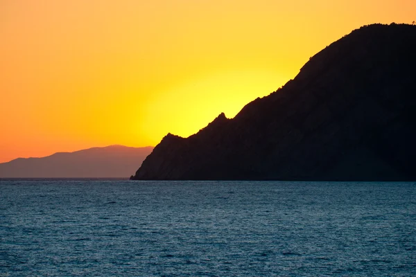 Krásný západ slunce na pobřeží — Stock fotografie