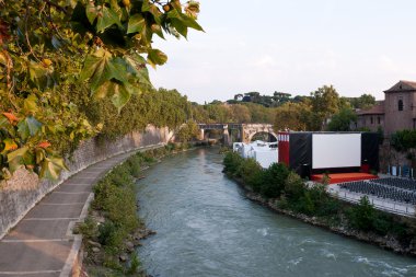 tiberis Nehri'nde göster