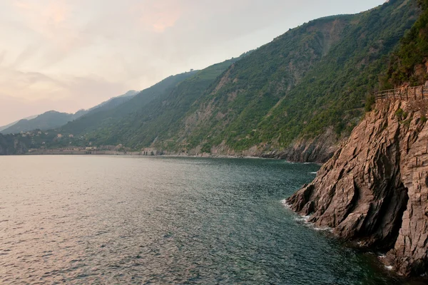 イタリアの北海の海岸山 — ストック写真