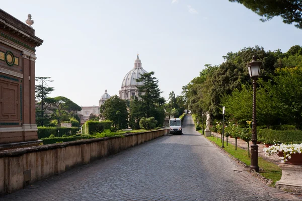 Promenad i Vatikanen trädgårdar — Stockfoto