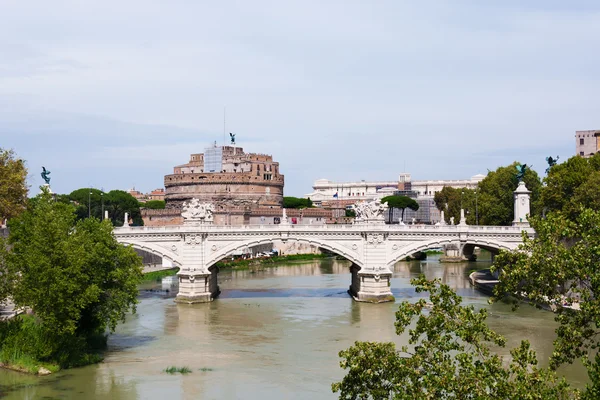 Мост и замок Анджело — стоковое фото