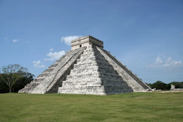 Piramide di Kukulcan-El Castillo — Foto Stock