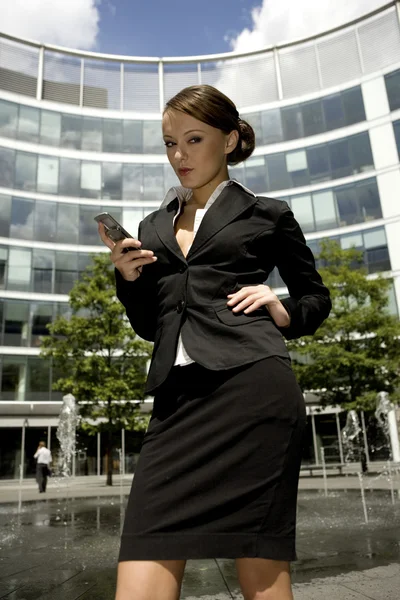 Giovane donna d'affari — Foto Stock