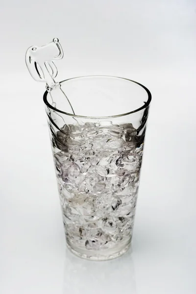 Vidro com gelo — Fotografia de Stock
