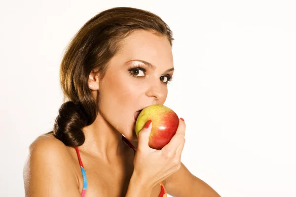 Kaunis nainen pitelee omenaa — kuvapankkivalokuva