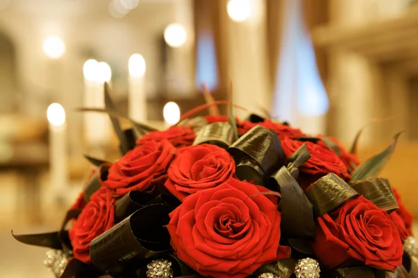 Velké čerstvé banda rudých růží — Stock fotografie