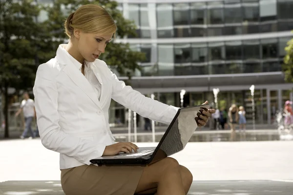 Young Attractive Blonde Businesswoman Working Laptop Outdoors — Stock Photo, Image