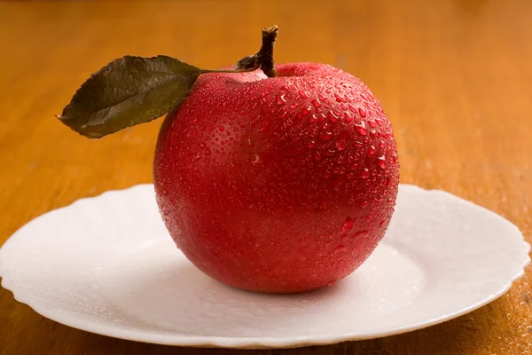 Červené jablko. — Stock fotografie