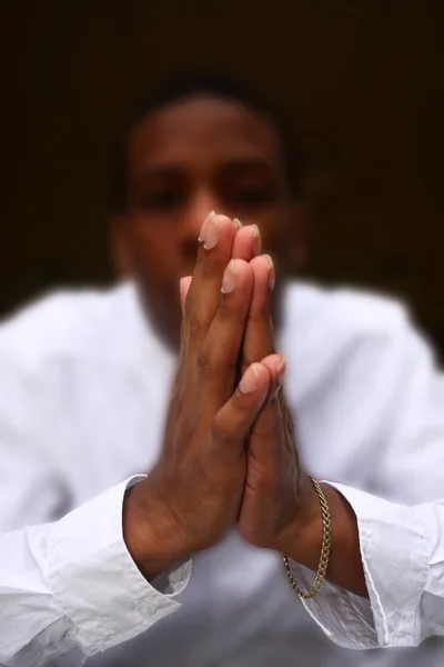 Mãos rezando, borrão intencional — Fotografia de Stock