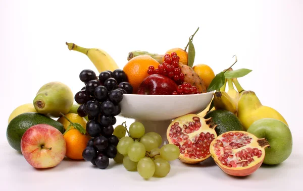Meyve meyve tabağı üzerinde — Stok fotoğraf