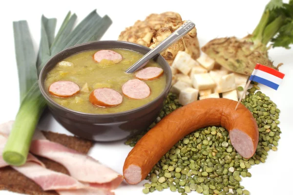 Ingredientes para fazer uma sopa de ervilha — Fotografia de Stock