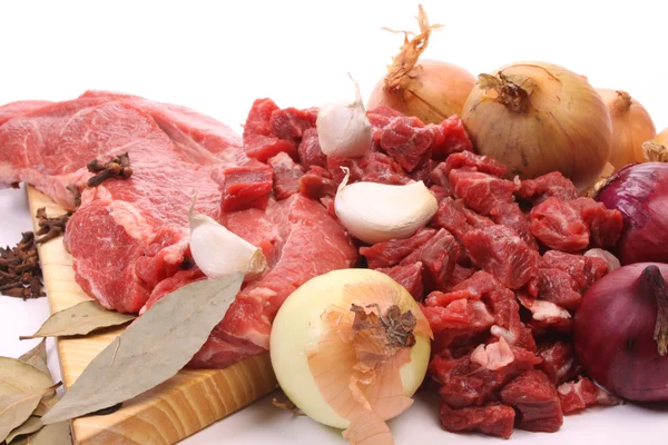 Beef and ingredients to make Hachee