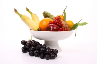 sağlıklı bir salata yapmak için çeşitli taze ürünler