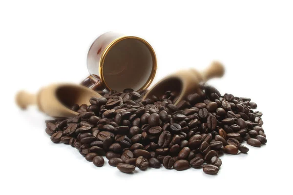 Geröstete Kaffeebohnen Und Eine Kaffeetasse Mit Kugeln — Stockfoto