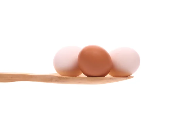 Uova Semplicemente Offerti Cucchiaio Legno Isolato Uno Sfondo Bianco — Foto Stock