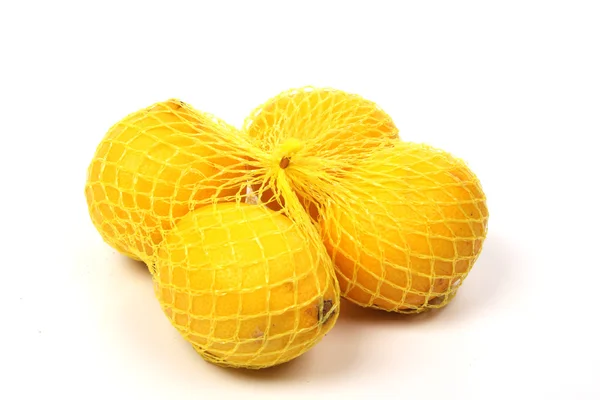 Limone in una rete — Foto Stock