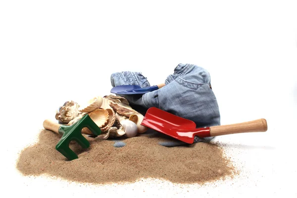 Childrens toy garden tools and on the beach — Stock Photo, Image