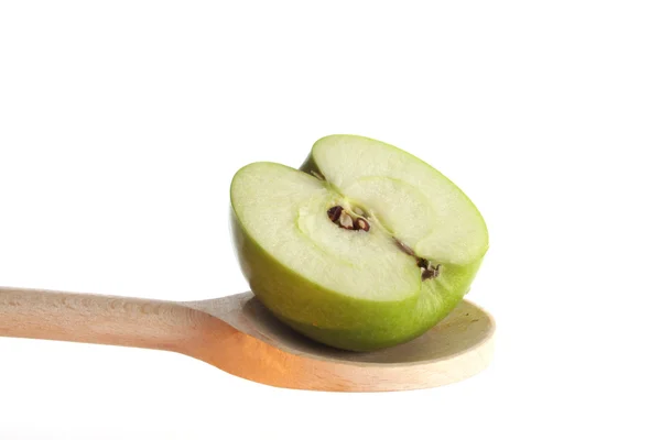 Apple pe o lingură de lemn — Fotografie, imagine de stoc
