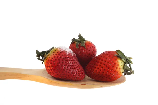 Erdbeeren auf einem Kochlöffel — Stockfoto