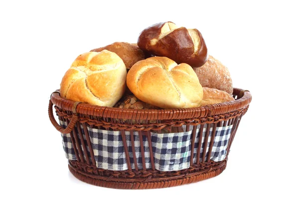 Vários rolos de pão em uma cesta — Fotografia de Stock