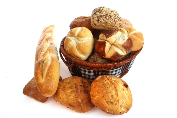 다양 한 빵 바구니에 롤 — 스톡 사진