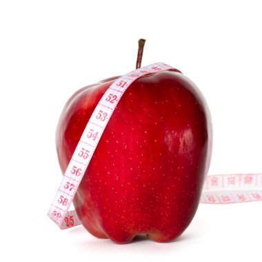 Beyaz arka plan üzerinde santimetre ile elma