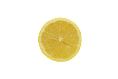 Beyaz arka planda yarım limon izole edilmiş.