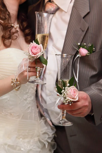 Copas de boda y champán — Foto de Stock