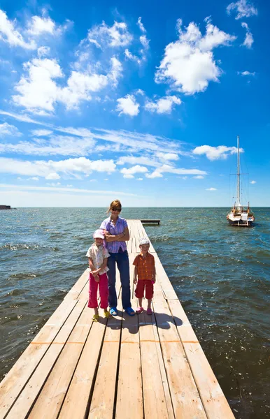 Family on wooden pier — Stock Photo, Image