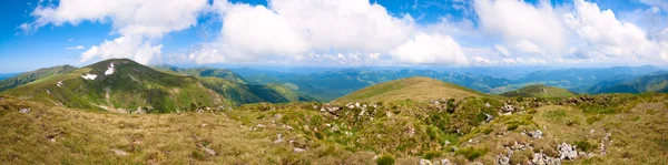Summer mountain panorama (Ukraine, Carpathian Mountains) — Stock Photo, Image