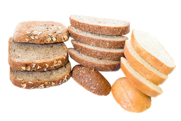 Fatias de centeio e pães de trigo — Fotografia de Stock