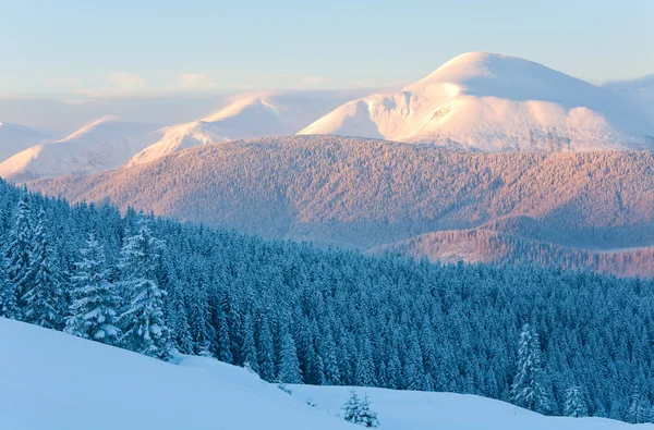 雪に覆われた日の出風景 — ストック写真