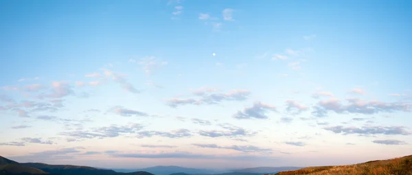 Zonsopgang blauwe hemel panorama — Stockfoto
