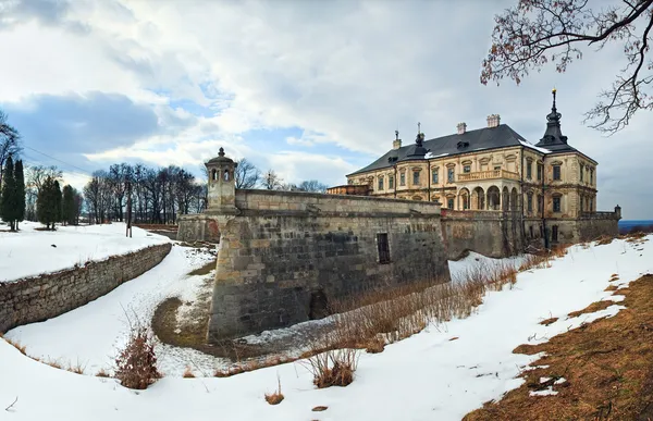 Widok na panoramę wiosna zamek w Podhorcach (Ukraina) — Zdjęcie stockowe